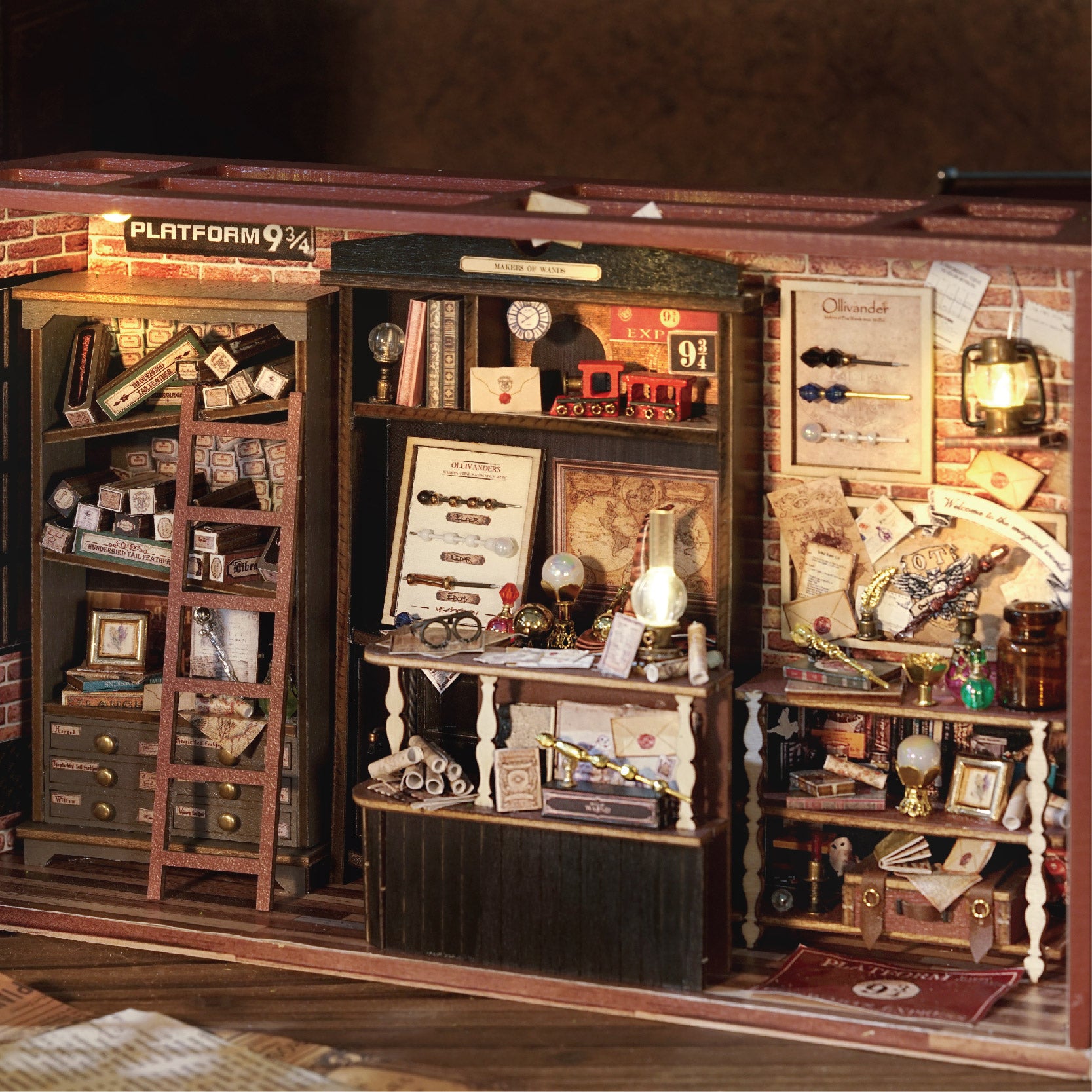 CUTEBEE 1: 24 DIY Dollhouse Kit(Magic Shop)