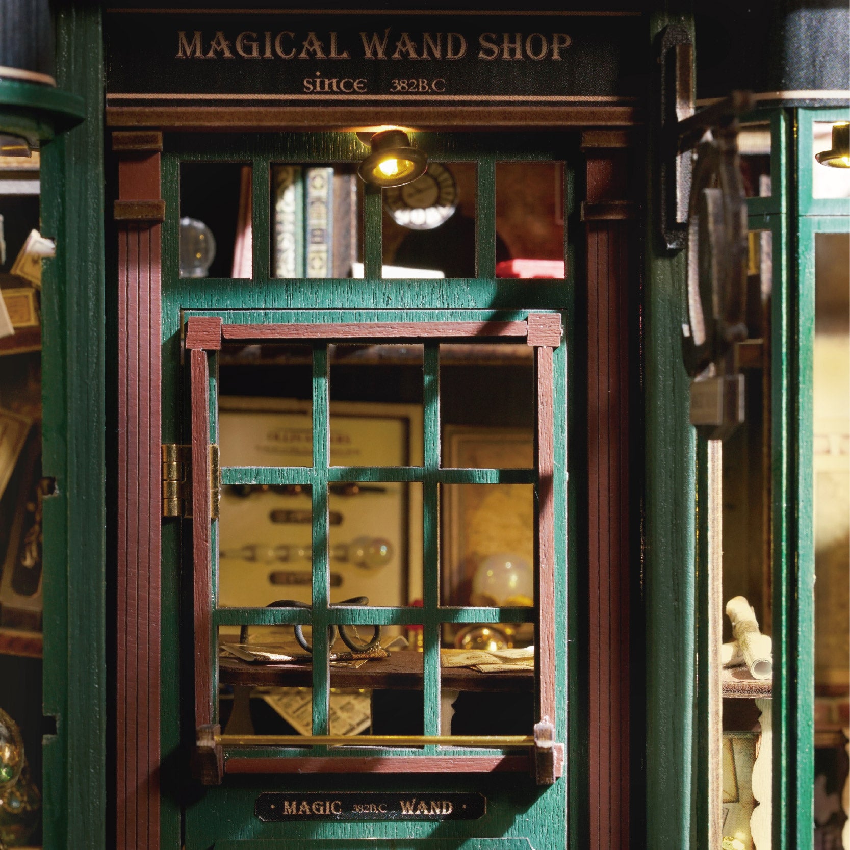 CUTEBEE 1: 24 DIY Dollhouse Kit(Magic Shop)
