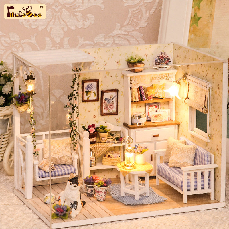 CUTEBEE 124 DIY Dollhouse Kit (Kitten Diary)