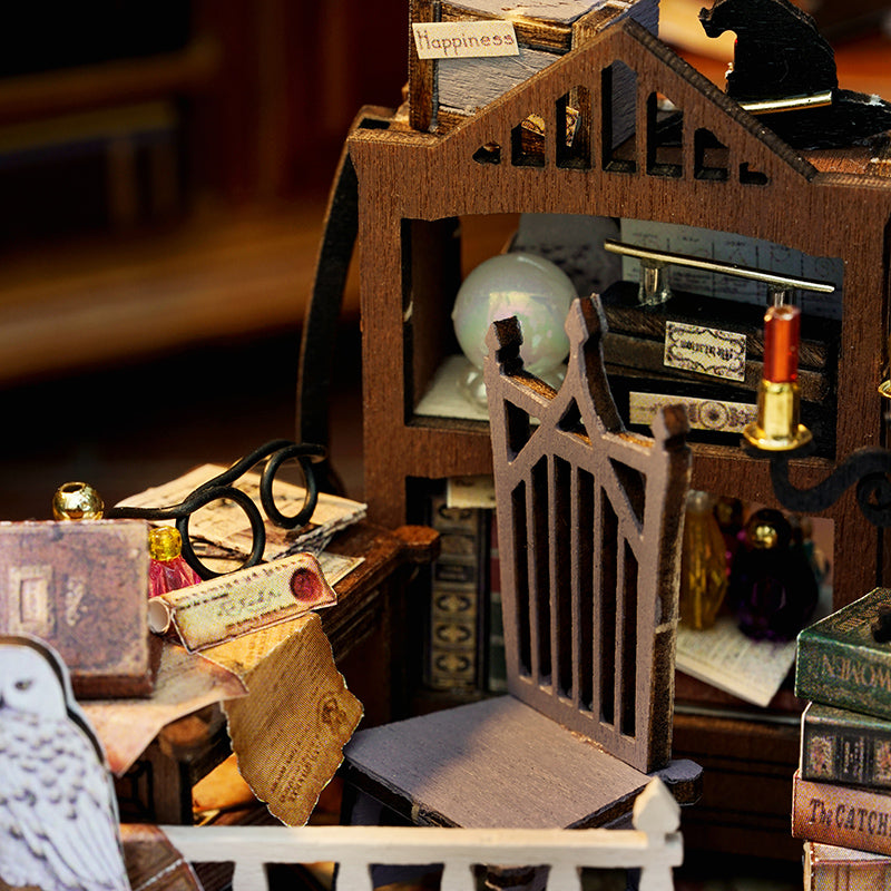 CUTEBEE 1: 24 DIY Dollhouse Kit (Magic House)