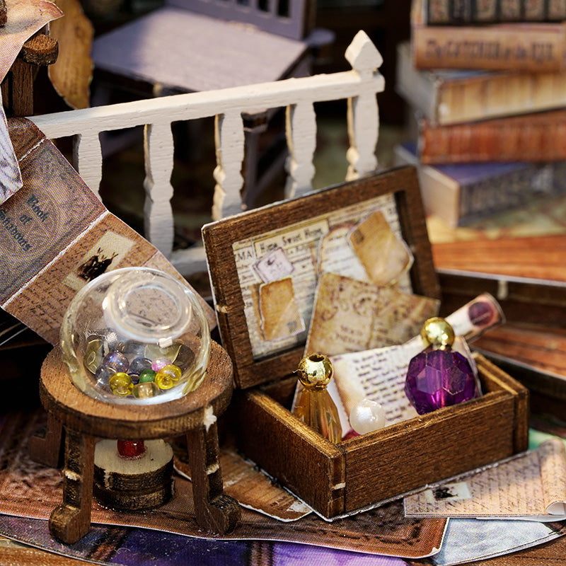 CUTEBEE 1: 24 DIY Dollhouse Kit (Magic House)