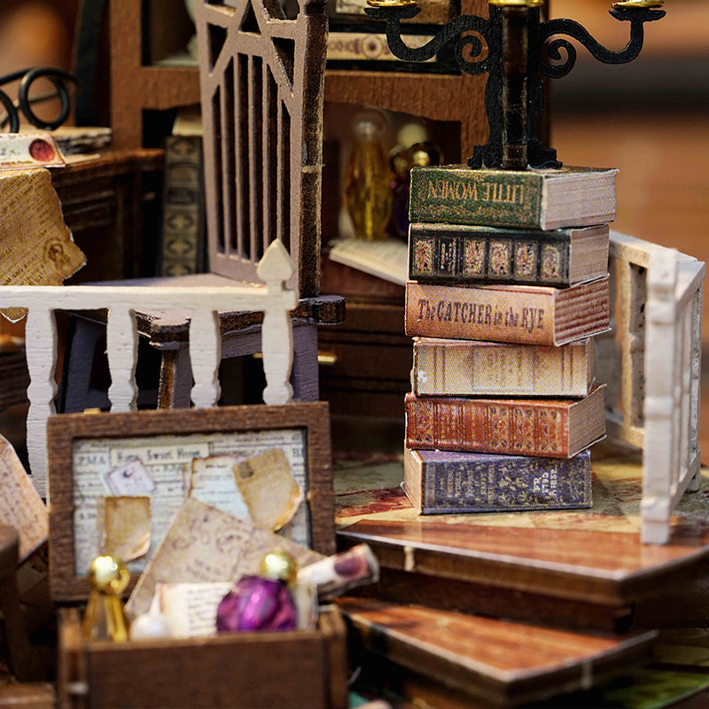 CUTEBEE 1: 24 DIY Dollhouse Kit (Magic House)