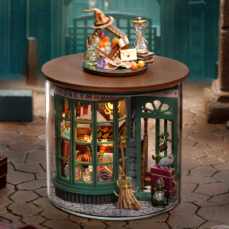 CUTEBEE 1: 24 DIY Dollhouse Kit（Magic World）