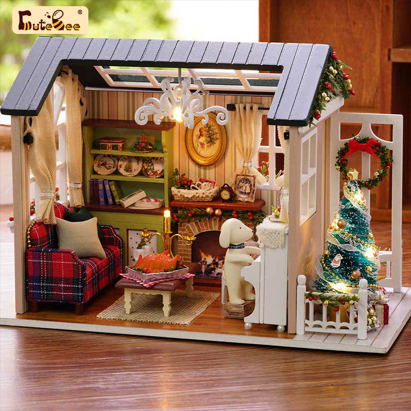 CUTEBEE 1: 24 DIY Dollhouse Kit (Holiday Time)