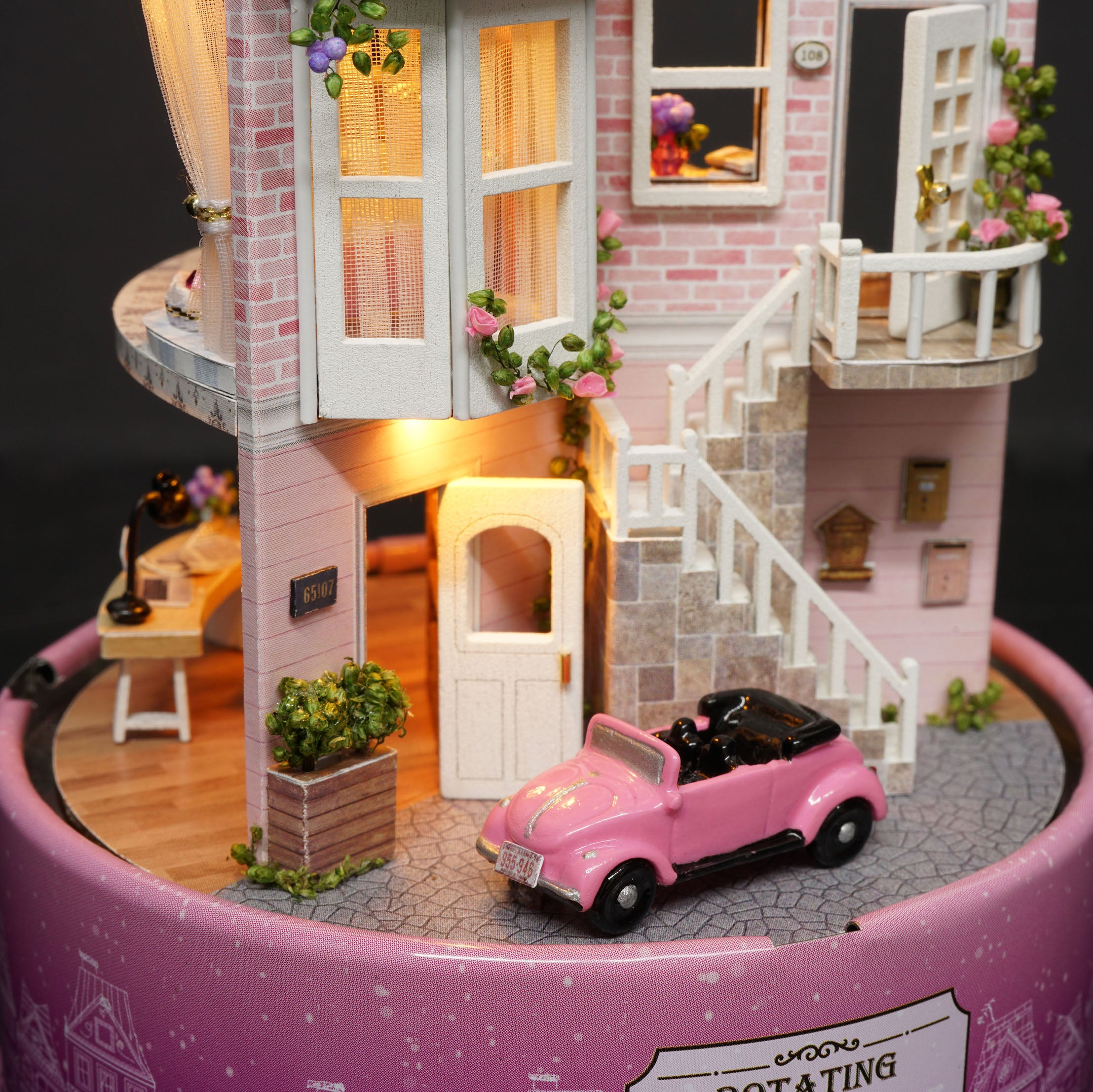 CUTEBEE 1: 24 DIY Dollhouse Kit (Meet at Corner)