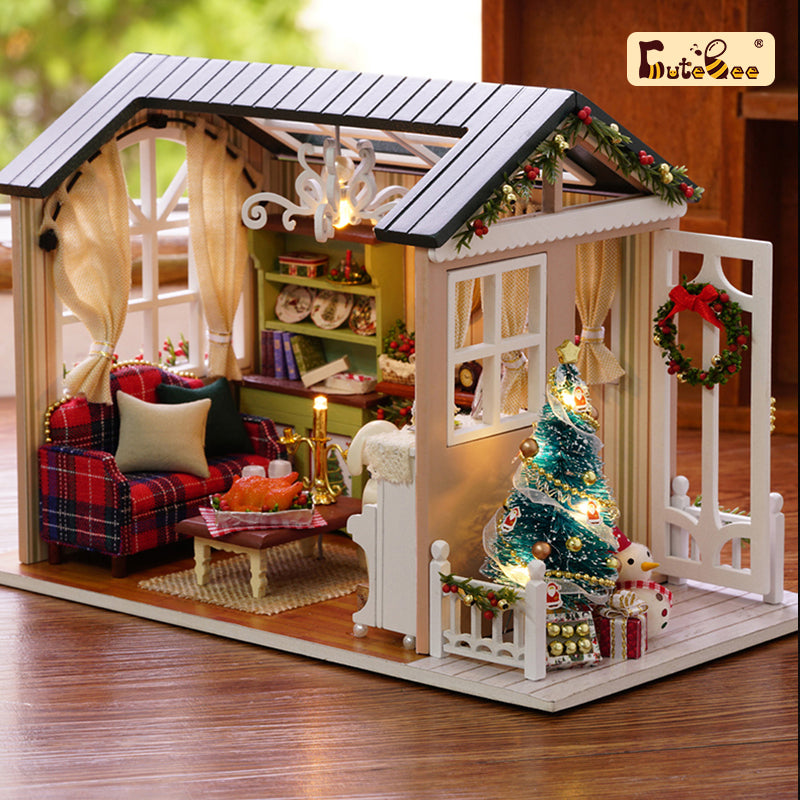 CUTEBEE 1: 24 DIY Dollhouse Kit (Holiday Time)