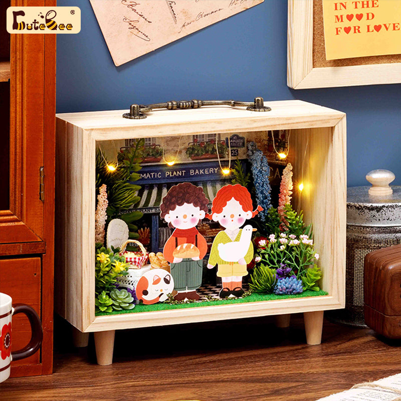 CUTEBEE 1: 24 DIY Dollhouse Kit (Small wooden box)