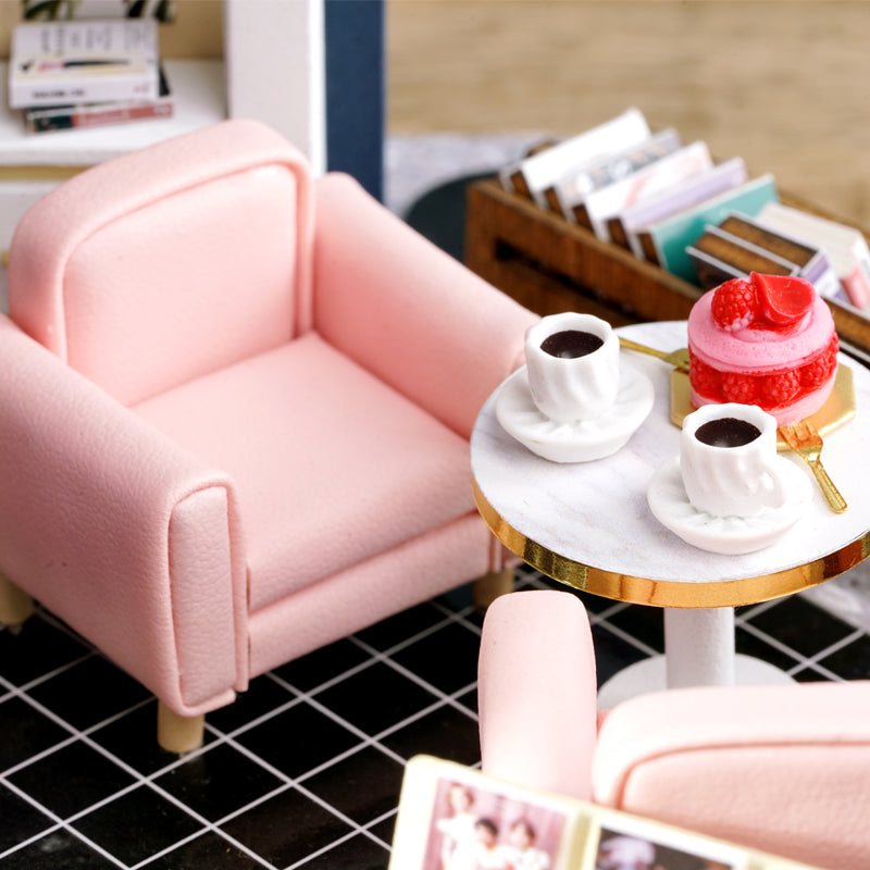 CUTEBEE 1:24 Dollhouse Kit (Book Cafe)