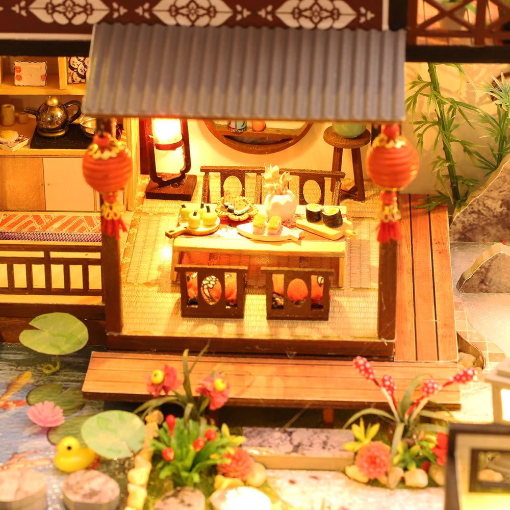 CUTEBEE 1: 24 DIY Dollhouse Kit (Forest habitat)