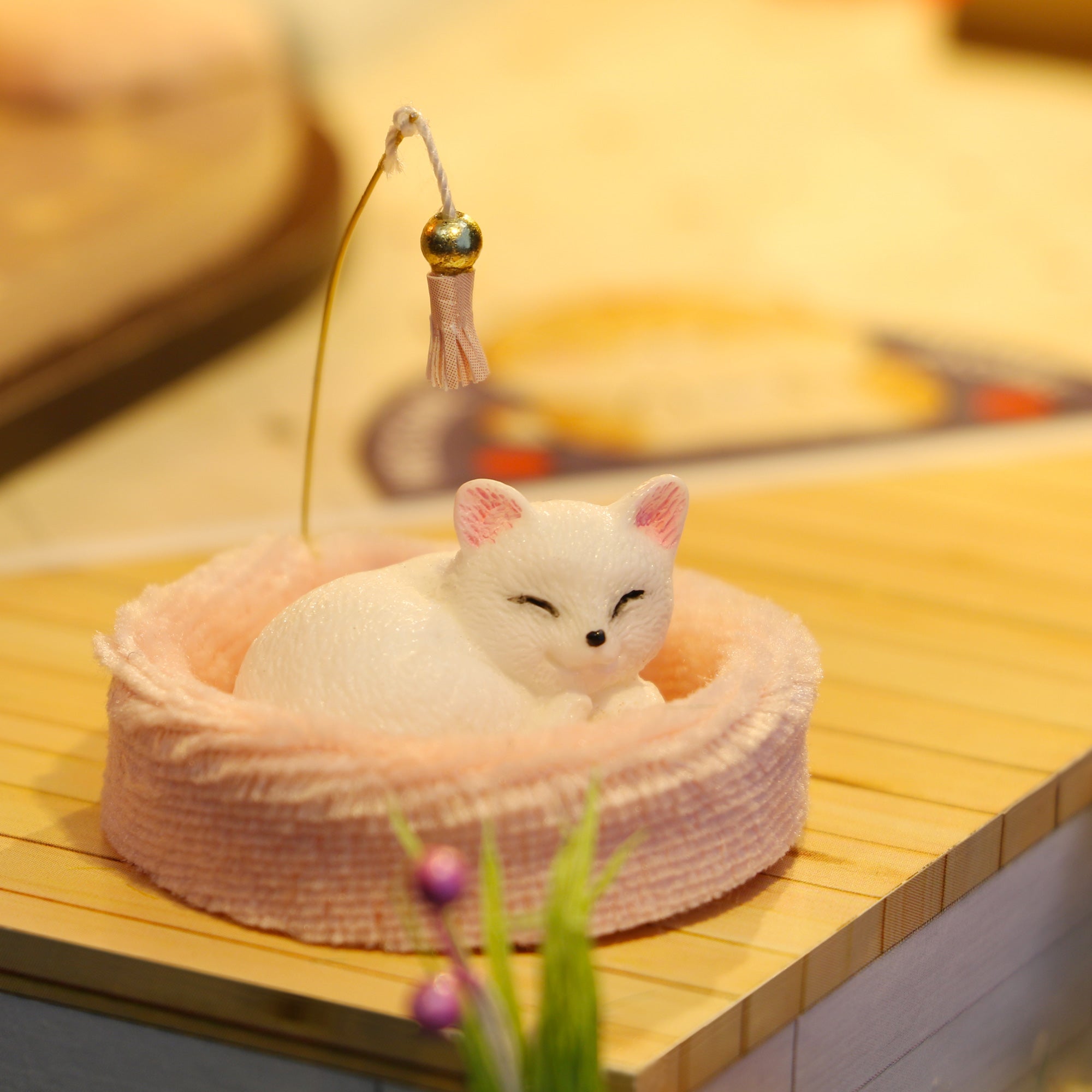 CUTEBEE 1: 24 DIY Dollhouse Kit (Cat Coffee Garden)