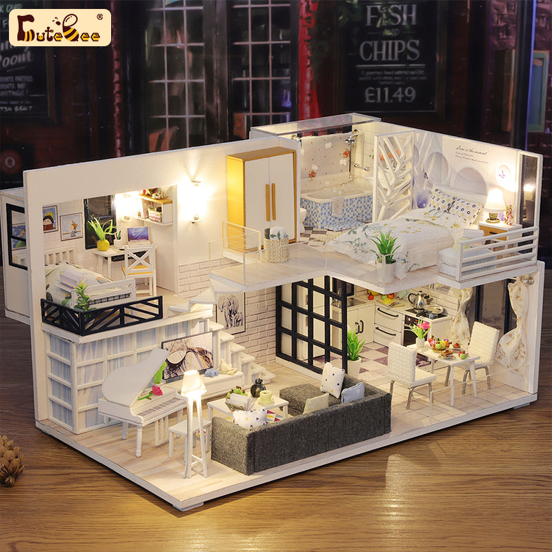 CUTEBEE 1: 24 DIY Dollhouse Kit (Happy Time)