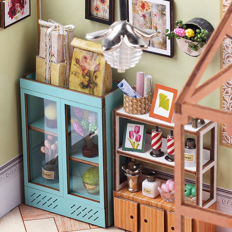 CUTEBEE  1: 24 DIY Dollhouse Kit (Jenny's Greenhouse)