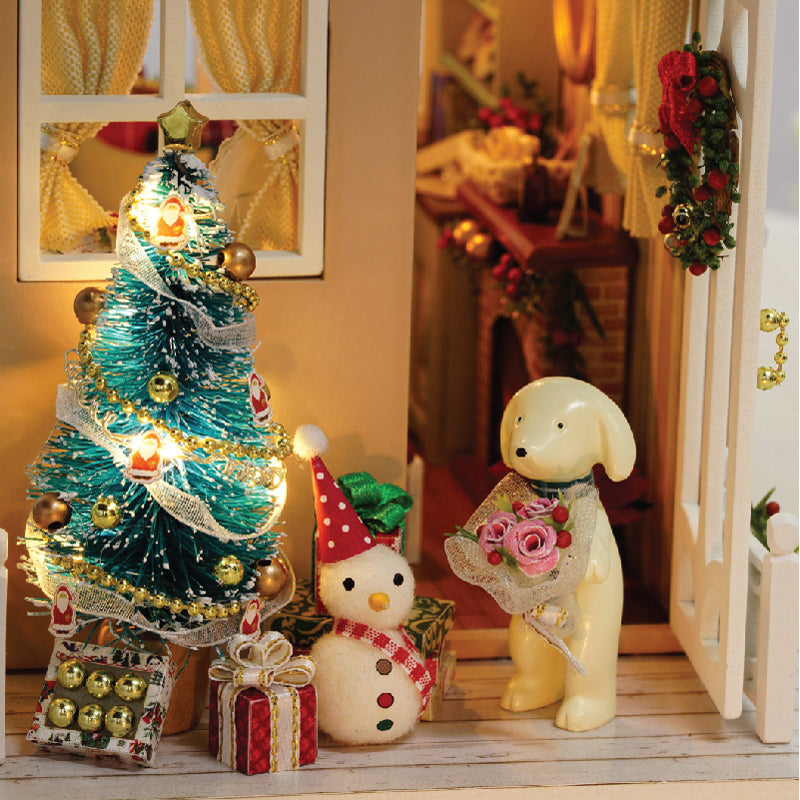CUTEBEE 1: 24 DIY Dollhouse Kit (Holiday Time)